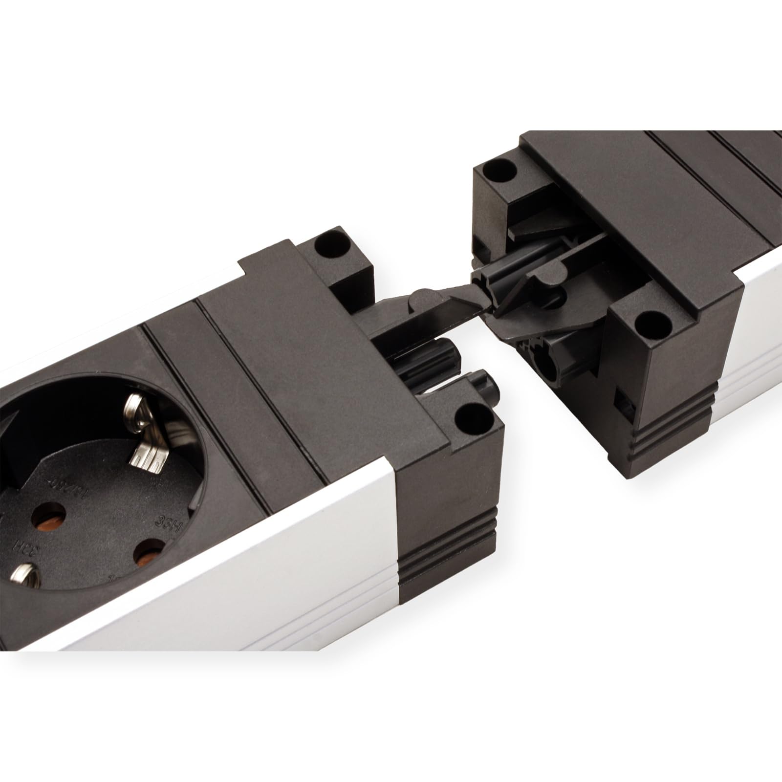 bachmann-step-336-039-steckdosenleiste-3fach-alu-gst18 image 6